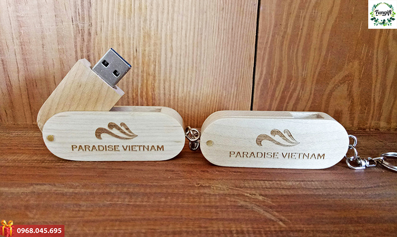 Khắc logo trên USB gỗ