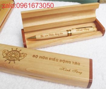 Bút gỗ quà tặng mực bi khắc tên giá rẻ miễn phí giao hàng từ 50 cây tại tp.hcm