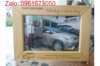Khung ảnh bằng gỗ khắc logo theo yêu cầu