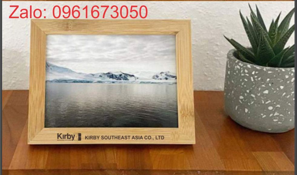 Khung hình gỗ tre để bàn in logo