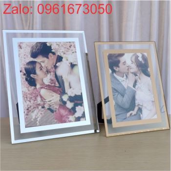 Khung hình pha lê 13 x 18 cm có viền mạ màu vàng, mạ màu bạc đặt hàng theo yêu cầu