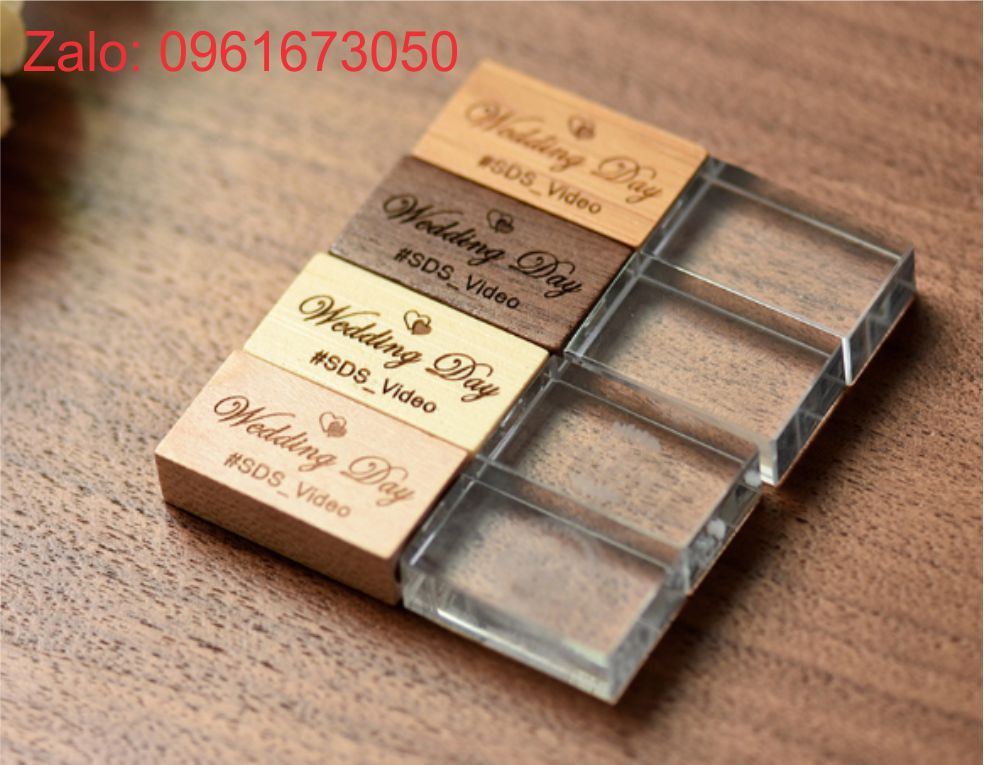 Usb pha lê có vỏ bọc gỗ tự nhiên sang trọng, khắc logo theo yêu cầu làm quà tặng
