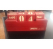 Mã 17 - Lịch Gỗ Xúc Xắc Gỗ Thông Sơn Đỏ Khắc Laser Logo Theo Yêu Cầu Khách Hàng