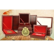 Hộp Gỗ Quà Tặng Đựng Huy Chương Lót Nhung In Logo. Mã : Hgc 16